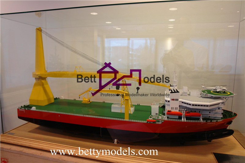 Kore'de çalışan gemi ölçekli modeller