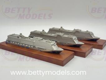 Metal cruise ship models